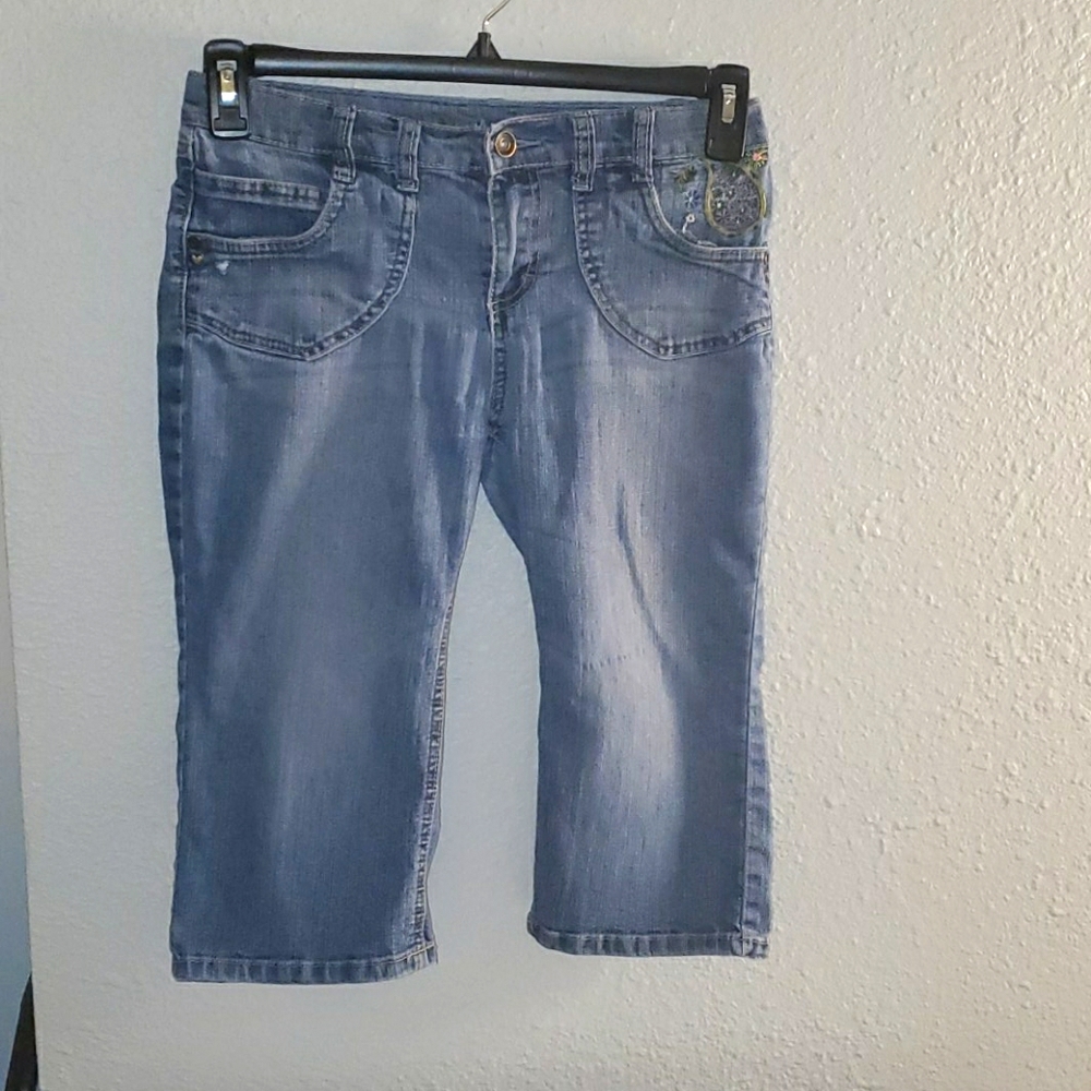 Mudd blue jeans shorts w/designs on back pocket